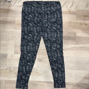 Lularoe Black and White Leaf Print Leggings